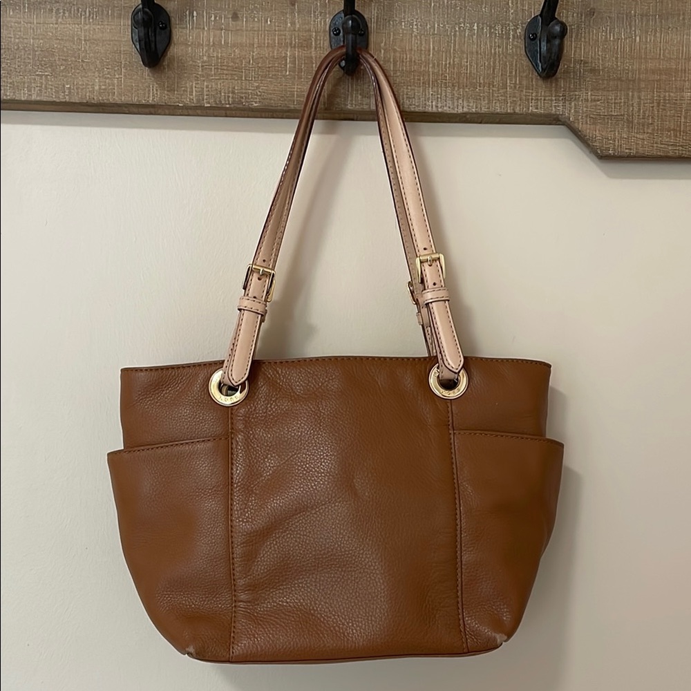 Michael Kors Brown Leather Shoulder Bag with Structured Design